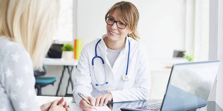 Inflammations de la vessie Des symptômes tels que l'envie fréquente d'uriner, la douleur et la sensation de brûlure en urinant, une urine trouble, des douleurs abdominales jusqu'à des crampes de la vessie peuvent être des signes de cystite. Quels sont les remèdes simples et doux qui peuvent aider à soigner une cystite aiguë qui ne fait que commencer ?