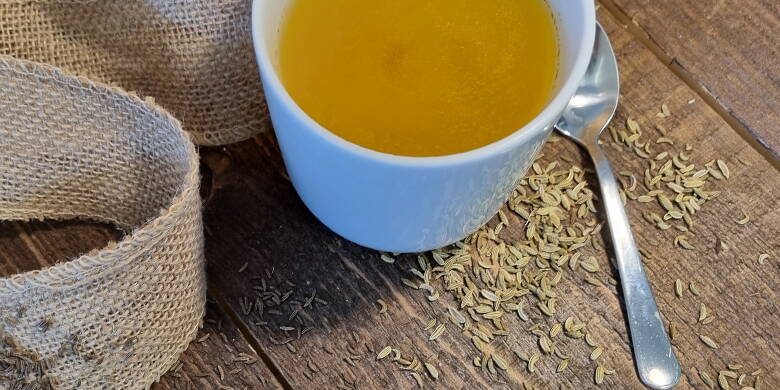 Ricetta di base del tisana per l'allattamento al seno Gli ingredienti aggiuntivi alla ricetta di base possono essere combinati individualmente. Si consiglia di testare le proprie preferenze prima di mettere insieme miscele di tè in grandi quantità.