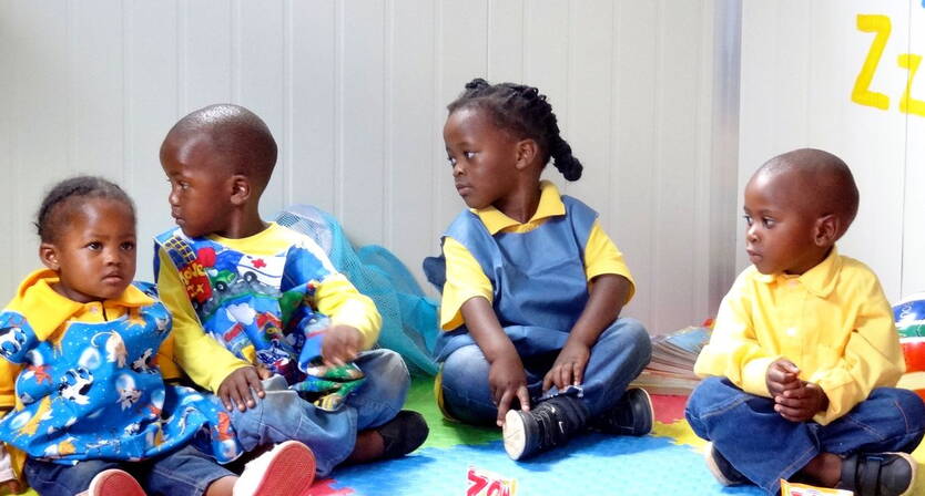 Die Kinder von Nkululeko In der Zwischenzeit konnte die definitive Schlussabrechnung für den Bau der KITA NKULULEKO erstellt werden. Erfreulicherweise konnten wir dank unseren grosszügigen Spendern aus der ganzen Schweiz und dank dem Einsatz des Bauteams und JAM Schweiz bzw. JAM Südafrika einen Spendenüberschuss verzeichnen.