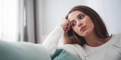 6. Schwangerschaftswoche Schwangerschaftskalender – 6. Schwangerschaftswoche. Abgesehen von den Stimmungsschwankungen leiden Sie zur Zeit auch an anderen Anzeichen, die mit einer beginnenden Schwangerschaft einhergehen. Dies können Übelkeit, vermehrter Harndrang, Appetitlosigkeit oder Heisshunger und völlige Erschöpfung sein.