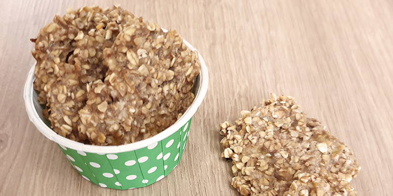 Biscotti alla purea di mele e fiocchi d’avena Blog Gravidanza - Finger food per i più piccoli - deliziose varianti per la casa e in movimento. Quali verdure da offrire crude, quali cotte? Zucchine, patate dolci, pastinaca e kohlrabistängeli, mini pancake, biscotti all'avena con salsa di mele, wafer di mais e riso e fette di frutta fatte in casa.