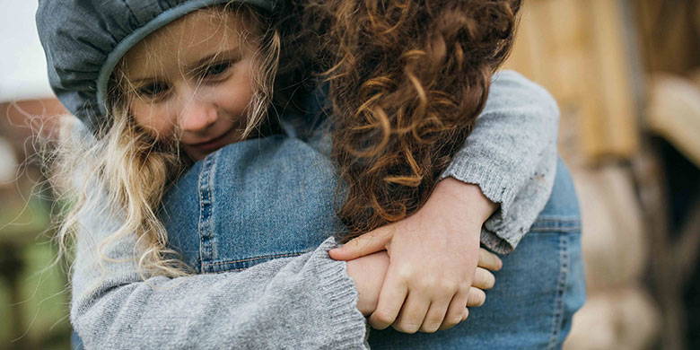 Verein prima-familia Der Verein prima-familia vermittelt Pflegeplätze, begleitet Familien und Pflegeverhältnisse, klärt Untersätzungsbedarf mit den Beteiligten ab, stärkt Eltern in ihren Erziehugsaufgaben, bildetet (Pflege-) Familien in erziehungsrelevanten Themen aus und weiter und bietet begleitetes Besuchtsrecht an.