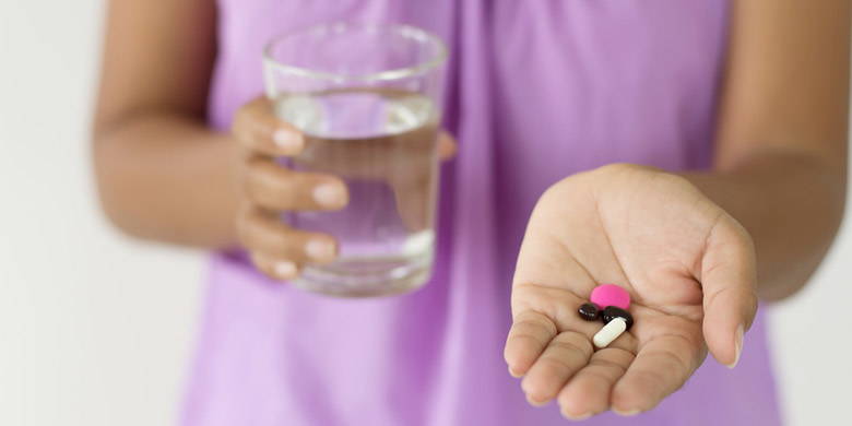 Acide folique Blog Grossesse - Acide folique. L'acide folique réduit le risque que votre enfant naisse avec une anomalie du tube neural (spina bifida, etc.), une fente labiale et palatine ou une anomalie cardiaque. Quels aliments ont une teneur élevée en acide folique ? Quelle est la différence entre l'acide folique et le folate ?