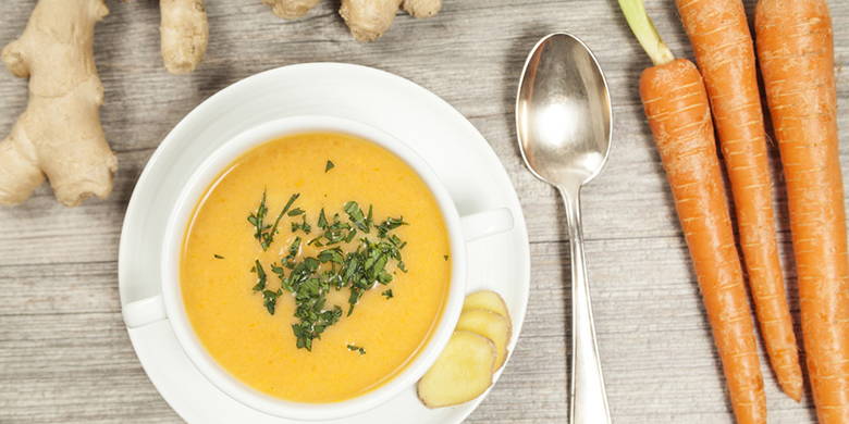 Zuppa di carote e zenzero Mangiare lo zenzero durante la gravidanza? Consentito o non consentito? Anche pericoloso alla fine? A parte il suo effetto molto positivo contro la malattia del mattino, lo zenzero avrebbe un effetto di promozione della contrazione. L'assunzione mirata di piccole quantità di zenzero va ancora bene.