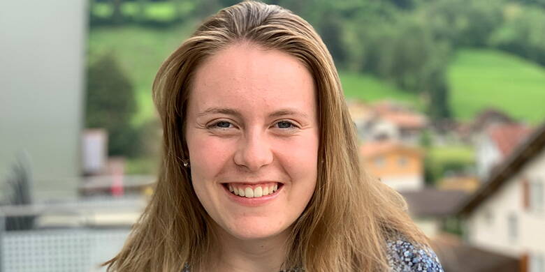 Linda Bieri Relazione di stage di Linda Bieri - Durante un anno ho avuto l'opportunità di fare uno stage presso l'associazione di famiglia PRO LIFE e di conoscere le molteplici offerte dell'associazione. Durante questo periodo ho lavorato in due sedi in tre diversi reparti.