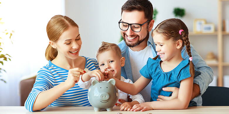 Une assurance maladie familiale intéressante Une assurance maladie à bas prix pour les familles avec des avantages supplémentaires exclusifs. Vous cherchez une compagnie d'assurance maladie à bas prix, mais vous n'êtes pas prêt à renoncer à des avantages de premier ordre? Vous préférez avoir une personne de contact personnelle plutôt que de vous retrouver dans une file d'attente interminable ? Nous avons la solution pour vous!