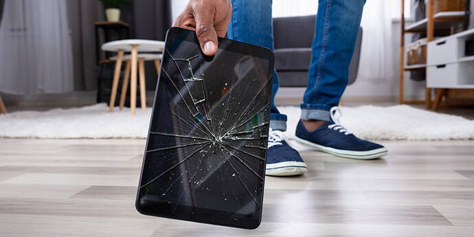 Assicurazione casco mobilia domestica Gli incidenti accadono, ma chi ne paga i costi se, ad esempio, il nuovo smartphone, tablet, console di gioco, laptop o strumento musicale è rotto? C'è un modo per assicurare questi danni? Sì, con una cosiddetta assicurazione all-risk (assicurazione casco mobilia domestica).