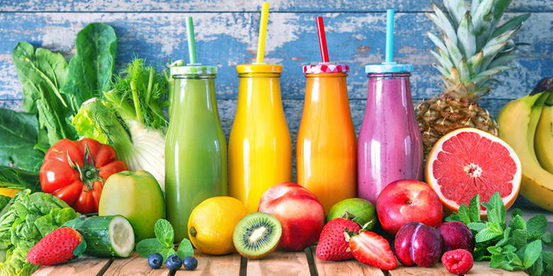 Smoothie in gravidanza Blog Schwangerschaft – Smoothies für Schwangere. Vielen Schwangeren fällt es schwer, genug Flüssigkeit zu sich zu nehmen. Greifen Sie während dieser Phase der Schwangerschaft auf leckere Smoothies für eine gesunde und vollwertige Ernährung zurück. Mit unseren Zubereitungstipps und Rezepte gelingt es