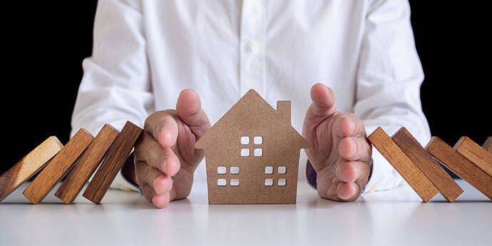 Assicurazione contro danni ai vetri degli edifici Oltre all'assicurazione obbligatoria degli stabili, potete stipulare anche diverse assicurazioni complementari come l'assicurazione contro gli incendi e i rischi naturali, l'assicurazione per l'acqua degli edifici, l'assicurazione per il vetro degli edifici, la perdita di reddito da locazione, l'assicurazione per l'impianto fotovoltaico o l'assicurazione ambientale. Se avete domande, vi preghiamo di contattarci via chat.