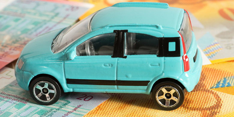 Assurance auto Vous avez trouvé la voiture de vos rêves ? Où allons-nous maintenant ? La responsabilité civile, la couverture partielle et l'assurance collision doivent être souscrites. Quelle assurance est requise si vous louez une voiture ? Pour les jeunes et les nouveaux conducteurs (moins de 2 ans en possession d'un permis de conduire), il existe une franchise générale.