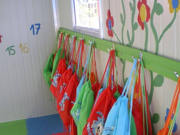 Abrechnung Erweiterungsbau Kindertagesstätte Nkululeko Die Arbeiten in unserer Kita Nkululeko in Südafrika sind schon seit einer Weile abgeschlossen. Gerne publizieren wir an dieser Stelle noch die Abrechnung, was mit den übrig gebliebenen Geldern finanziert wurde. Die Spendengelder wurden wie folgt eingesetzt: