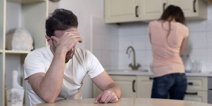 Depressione postnatale La nascita di un bambino è un evento meraviglioso per i genitori. Tuttavia, sia le madri che i padri possono soffrire di depressione postnatale. PND inizia durante il primo anno dopo la nascita e non deve essere confuso con la depressione post-partum, noto anche come giorni piangenti o blues bambino.