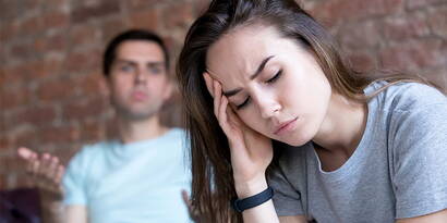 Mobbing tra fratelli Bullismo tra fratelli e sorelle - A differenza del bullismo sul lavoro, a scuola o su Internet è un argomento tabù. Abbiamo sostenuto una giovane donna nel riconoscere e affrontare attivamente il bullismo dei fratelli. Dopo una dettagliata consultazione, ora affronta il problema con l'aiuto di uno psicoterapeuta