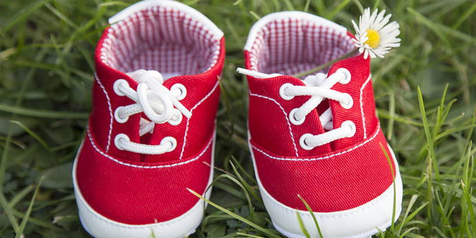 13. Schwangerschaftswoche 13. Schwangerschaftswoche. 6 kreative und lustige Ideen, wie Sie die Schwangerschaft an Familie, Freunde und Bekannte verkünden könnten, finden Sie in der aktuellen Woche. Sei dies in Form von süssen Babyschühchen, einem Nuggi, einem gedruckten Ultraschallbild oder einem farbigen Söckchen.