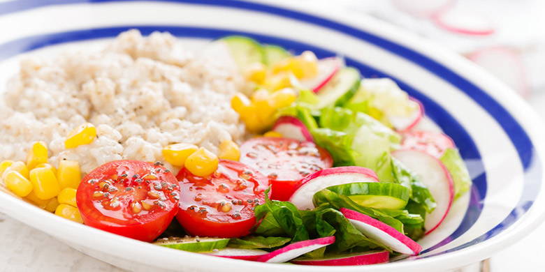 Rezept Porridge Blog Schwangerschaft – Porridge. Hafer, die unterschätzte Getreidesorte hilft während der Schwangerschaft gegen diverse Schwangerschaftsbeschwerden. Haferbrei verhilft zum langanhaltenden Sättigungsgefühl, bindet Magensäure (Sodbrennen, Magenbrennen, Schwangerschaftsübelkeit) und enthält wenig Zucker.