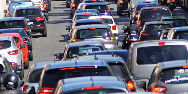 Assurance auto Vous avez trouvé la voiture de vos rêves ? Où allons-nous maintenant ? La responsabilité civile, la couverture partielle et l'assurance collision doivent être souscrites. Quelle assurance est requise si vous louez une voiture ? Pour les jeunes et les nouveaux conducteurs (moins de 2 ans en possession d'un permis de conduire), il existe une franchise générale.