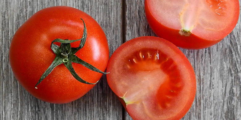 Maschera a base di pomodori Blog gravidanza - le maschere facciali fatte in casa. Crea i tuoi prodotti di bellezza - il programma spa per la tua casa. Punti brufoli e punti neri rendono la vita difficile? Utilizzare pomodori che siano il più possibile sodi e non contengano troppa acqua, altrimenti la pasta diventa troppo sottile.
