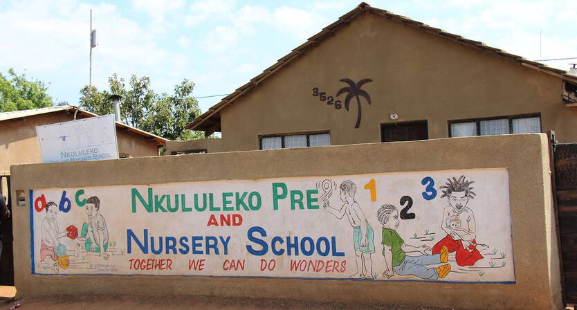 KITA Nkululeko in Südafrika Es war im November 2012, als Matthias Tobler, Geschäftsführer  JAM-Schweiz die Stiftung und  Entwicklungsorganisation JAM vorstellte. Es dauerte nicht lange, bis das  Feuer in den Mitarbeitern entfacht wurde.