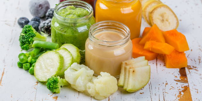 nourriture pour bébé Blog Bébé - Conseils pour vous aider à démarrer. De quatre à six mois environ, votre bébé a également besoin d'aliments semi-solides, car à ce stade, le lait maternel ne suffit pas. Vous pouvez lire ici comment vous pouvez savoir si votre bébé est prêt pour la première bouillie sur la base de quelques indices.