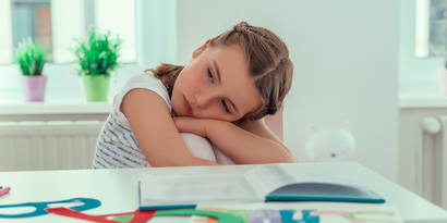 Visualtraining Jana leidet an einer visuelle Wahrnehmungsstörung, die nur mittels einem Visualtraining behandelt werden kann. Diese Therapieform ist jedoch keine Pflichtleistung von Krankenkasse und IV und somit werden die Kosten von Janas Training nicht übernommen. Wer zahlt einen Beitrag an die hohen Therapiekosten?