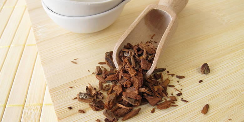 Wehenfördernd 11. Schwangerschaftswoche.  Verzichten Sie während der Schwangerschaft auf Tonic Water oder Bitter Lemon, da diese Chinin enthalten.  Chinin, auch Chinarinde genannt, gewonnen aus der Rinde des Chinarindenbaumes, kann Wehen auslösen und wurde zur Wehenförderung eingesetzt.