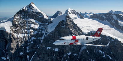 REGA-Jet Assicurazione complementare ambulatoriale TOP - copertura mondiale all'estero, medicinali non coperti dall'assicurazione malattie che non figurano nell'elenco delle specialità dell'UFSP, lenti per occhiali e lenti a contatto, trasporto in ambulanza in Svizzera, correzioni dentarie per bambini e adolescenti e molto altro ancora.