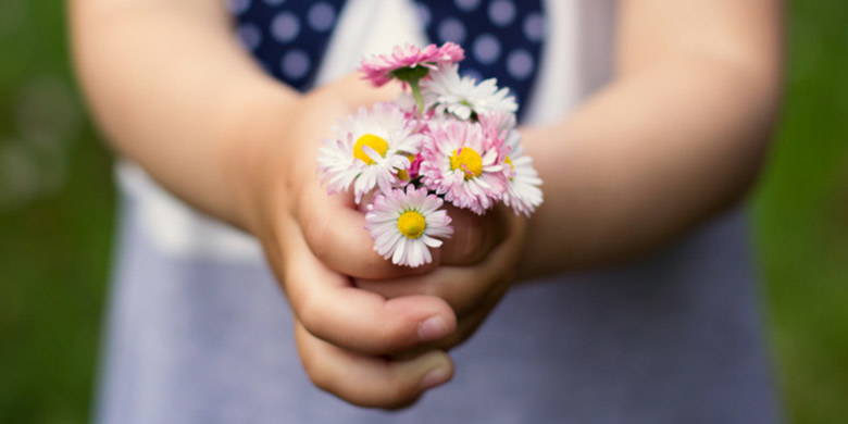 Lettera di ringraziamento La donazione del cuore aiuta nelle emergenze - Mio marito aveva perso il lavoro e stava cercando un nuovo lavoro. Poi, di punto in bianco, ha avuto un ictus. Ero lì con due bambini in età prescolare e una gravidanza. Poco dopo è nato il nostro terzo figlio.