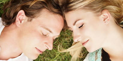 23. Schwangerschaftswoche 23. Schwangerschaftswoche. Halbzeit – Nutzen Sie die Zeit und geniessen Sie die bald rarer werdenden Momente. Planen Sie einen Kurztripp, ein romatisches Dinner bei Kerzenschein, ein gemeinsamer Kinoabend, einen entspannten Abend zu Hause oder ein Konzert Ihrer Lieblingsband.