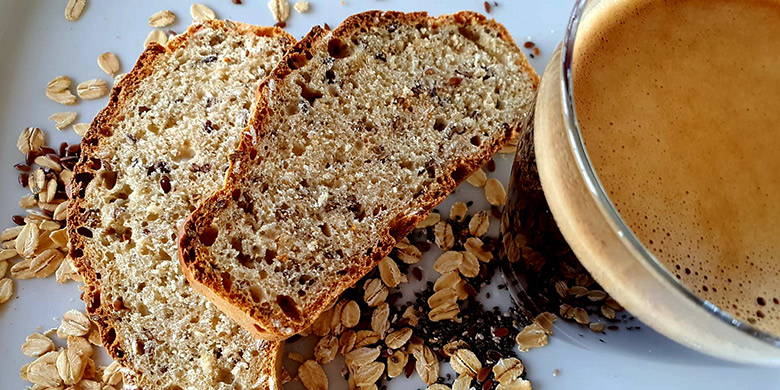 Soda Bread à l‘épeautre Blog grossesse - pain maison. Particulièrement pendant la grossesse vous devriez prendre soin de manger des aliments sains et sains. Le pain soda à l'épeautre fait maison, le pain au sésame, les rouleaux d'épeautre complets roulés et les rouleaux de farine complets cuits à la vapeur sont les aliments idéaux.