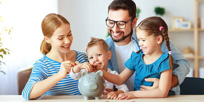 Une assurance maladie familiale intéressante Une assurance maladie à bas prix pour les familles avec des avantages supplémentaires exclusifs. Vous cherchez une compagnie d'assurance maladie à bas prix, mais vous n'êtes pas prêt à renoncer à des avantages de premier ordre? Vous préférez avoir une personne de contact personnelle plutôt que de vous retrouver dans une file d'attente interminable ? Nous avons la solution pour vous!