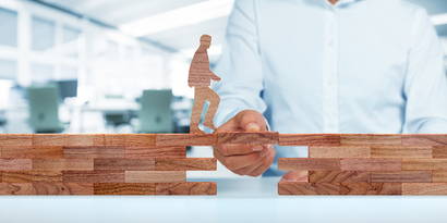 Conclusion de l'assurance vie Assurance vie - Nous sommes tous habitués à un certain niveau de vie, que nous souhaitons maintenir après la retraite ou en cas d'invalidité due à un accident ou à une maladie. Mais comment assurer ces dépenses supplémentaires si la pension de vieillesse n'est pas suffisante ?