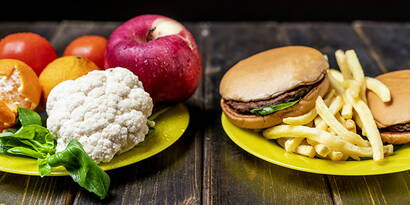 5 snack salutari per la gravidanza contro gli attacchi di appetito vorace Le nostre 5 idee di snack salutari con un potenziale di dipendenza, ispirano non solo le donne incinte, ma anche tutti coloro che sono afflitti da desideri. Suggerimenti su come si può facilmente fare a meno dell'invitante barretta di cioccolato preferita del chiosco o della borsa di patatine "altamente pericolosa" del distributore di benzina