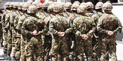 Sistierung Krankenkasse Wie sistiere ich meine Krankenversicherung während den Diensttagen und wie lange zahle ich keine Prämie? Kann ich die Grundversicherung rückwirkend sistieren? Bin ich während der Sistierung immer noch optimal versichert? Wohin wende ich mich, falls ich noch Fragen habe? Mehr Informationen zum Thema.