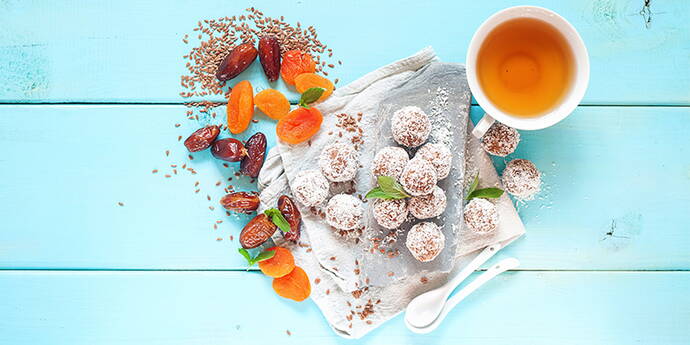 Palline per l'allattamento al seno per il periodo post-partum e l'allattamento Le palline per l'allattamento, chiamate anche palline energetiche, Energy Balls o cioccolatini per l'allattamento, hanno un sapore delizioso e riempiono.