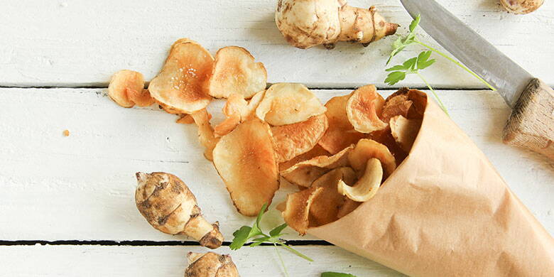 Gemüsechips Unsere 5 Tipps zeigen Ihnen auf, wie Sie ganz einfach auf den lockenden Lieblingsschoggiriegel vom Kiosk oder die "brandgefährliche" Chipstüte von der Tanke verzichten können. Viel gesünder sind selbstgemachten Gemüsechips. Wie diese wunderbar knusprig werden und bleiben, zeigen wir Ihnen im Beitrag