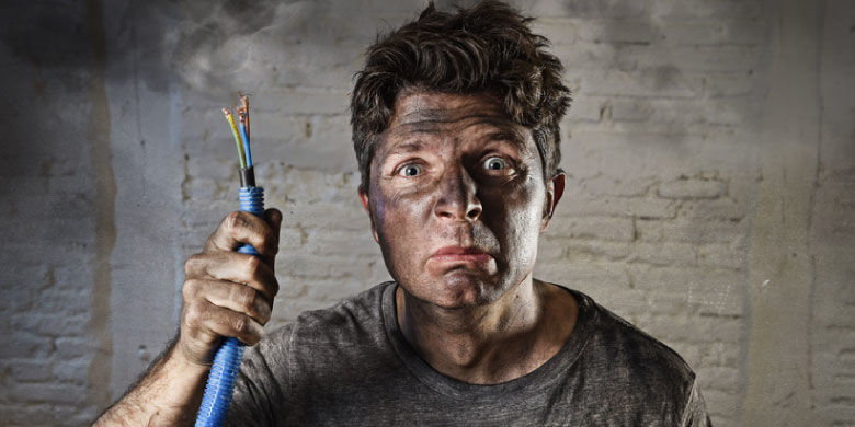 Unfall Kann ich die Unfallversicherung in der Grundversicherung KVG ausschliessen, wenn ich eine Ausbildung beginne? Lernende und Wiedereinsteigerinnen sind, falls sie mehr als 8 Stunden pro Woche beim selben Arbeitgeber arbeiten, über die Arbeit versichert gegen Unfall. Wie kann ich die Unfalldeckung ausschliessen?