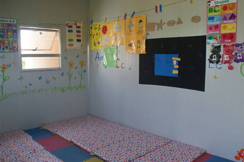 KITA Nkululeko Durch den Umzug des Büros steht der KITA nun ein zusätzliches Klassenzimmer zur Verfügung. In diesem wurde ein Spielzimmer eingerichtet. Sie nennen ihn „Fantasy Room“. Darin können die Kinder frei spielen und er dient dazu, dass die Fantasie der Kinder angeregt wird. Das alte Küchengebäude wird weiter als Stau- und Lagerraum genutzt.