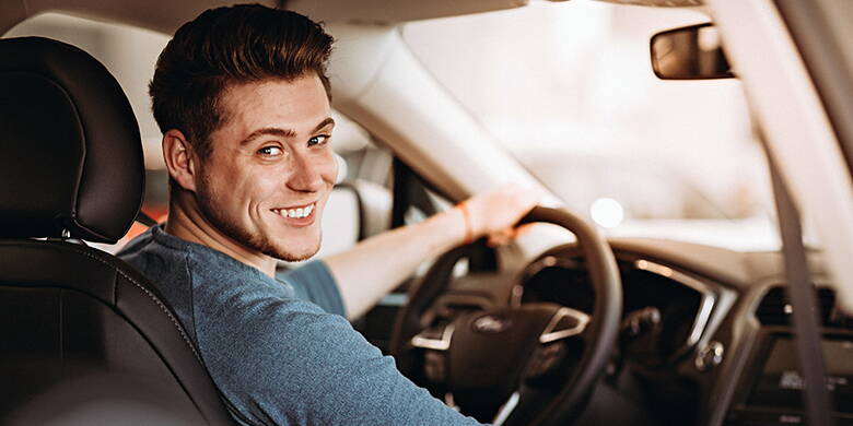 Assicurazione per conducenti di veicoli di terzi L'assicurazione per conducenti di veicoli di terzi è una copertura aggiuntiva nell'assicurazione di responsabilità civile personale. Questa copertura paga i danni che si verificano in relazione a un'auto presa in prestito. Potete leggere come viene liquidato un sinistro nel nostro articolo tecnico.