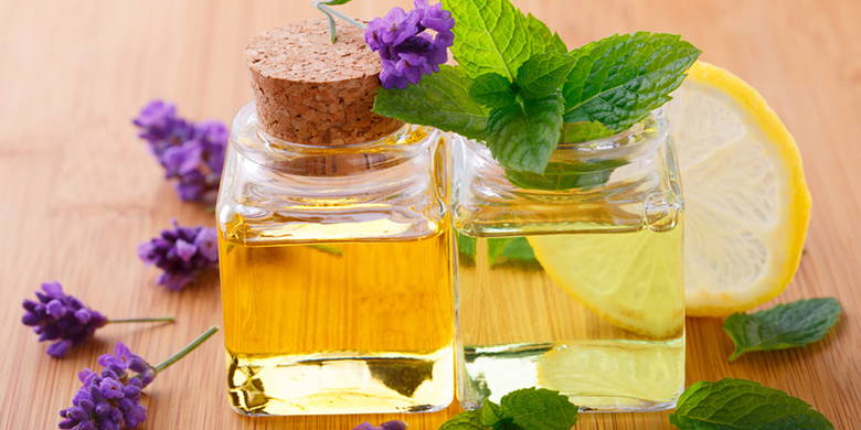 Huile de lavande et de mélisse Pendant la grossesse, les peaux sensibles nécessitent des soins particuliers. N'utilisez que des produits de haute qualité et n'utilisez pas d'additifs chimiques. Vous pouvez facilement faire votre propre huile de bain. Dans notre article, nous vous montrerons pas à pas comment cela fonctionne.